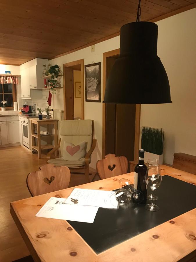 קלוסטר Ferienwohnung Uf Z'Enisch מראה חיצוני תמונה
